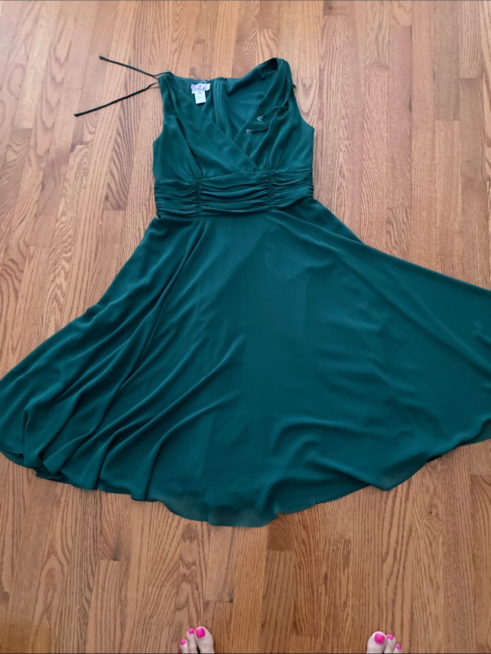 Sleeveless Emerald Midi Dress with Ruched Waist